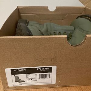 Dr Martens 1460 Women’s Pascal Virginia Leather Boots in Muted Olive